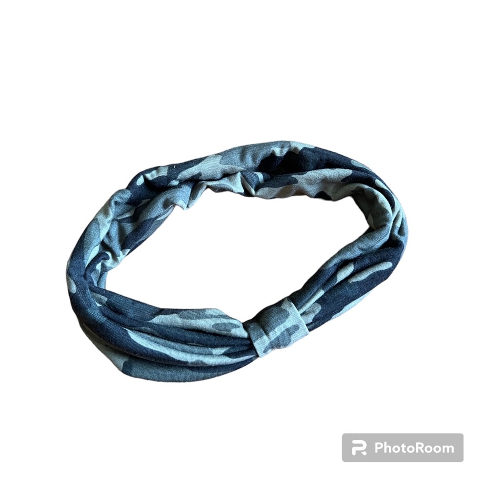 🟢Women’s one size, camouflage stretchy headband w/knot design, barely worn🟢